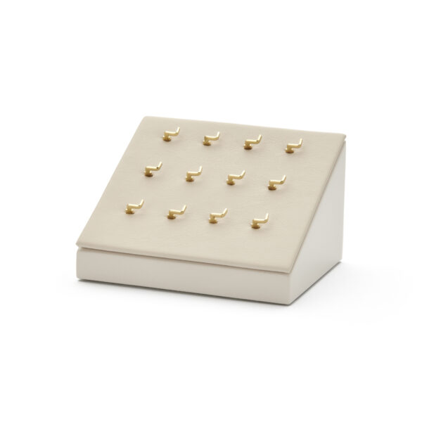 hangers met geboortesteen display beige pos materialen