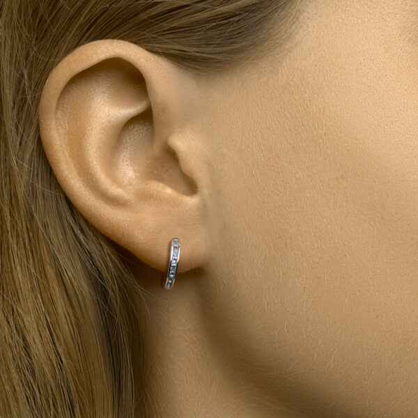 klapoorringen blauw zirkonia zilver gerhodineerd - Afbeelding 2