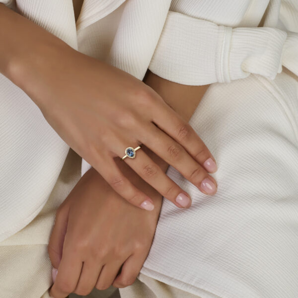 ring london blue topaas en diamant 0.06ct h si halo 14K geelgoud - Afbeelding 2